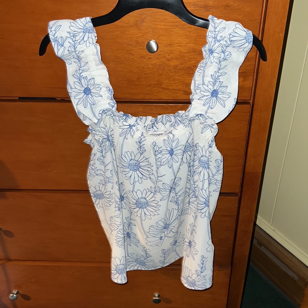 Lularoe Daisy Ruffle top